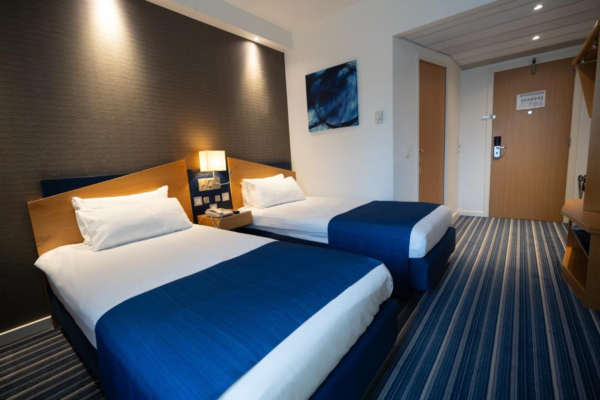 Holiday Inn Express Hasselt, An Ihg Hotel Экстерьер фото