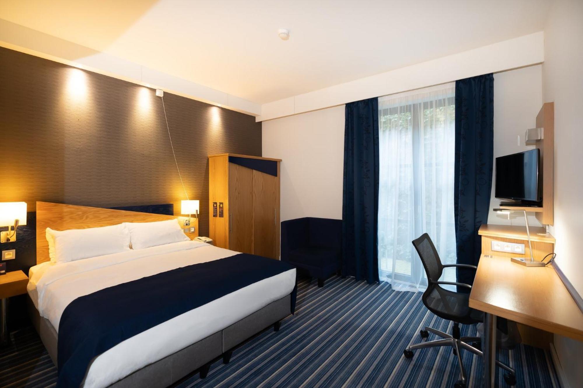 Holiday Inn Express Hasselt, An Ihg Hotel Экстерьер фото